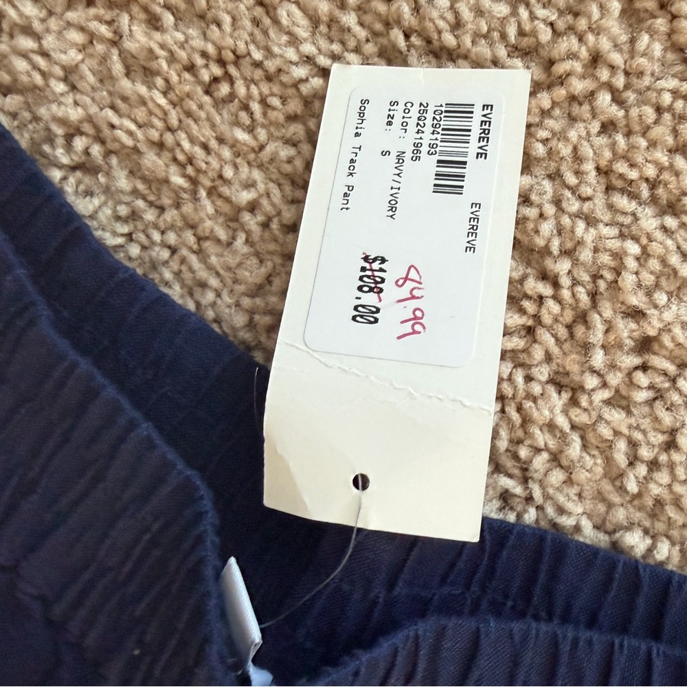 Evereve - Sophia Track Pant
Small - Picture 5 of 8